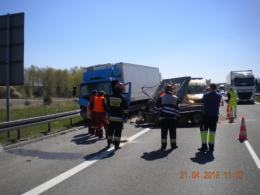Ciężarówka najechała na przyczepę obsługi autostrady