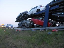 Na A4 zapaliła się laweta z nowymi samochodami