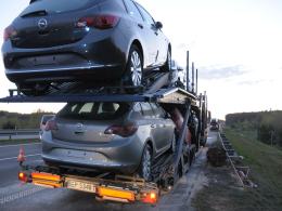 Na A4 zapaliła się laweta z nowymi samochodami