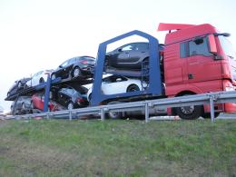 Na A4 zapaliła się laweta z nowymi samochodami