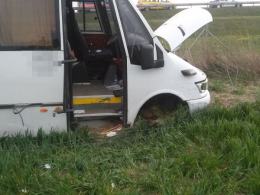 W autokarze jadącym autostradą wystrzeliła opona. 4 osoby w szpitalu.