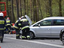 Trzy osoby ranne w zderzeniu dwóch aut w Dąbrowie