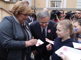 Para Prezydencka wręczyła Opolanom Kartę Dużej Rodziny