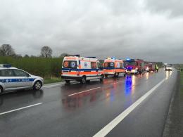 Nissan z przyczepką dachował na obwodnicy Opola