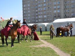 Trwa Piknik Kawaleryjski w parku na osiedlu AK