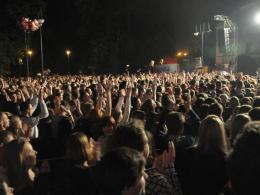 Poprzytula, Mela Koteluk i Happysad na Placu Wolności zgromadziły tłumy