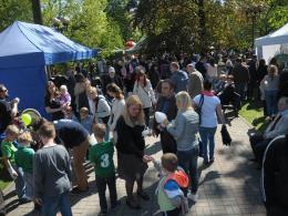 Trwa rodzinny piknik na Placu Wolności