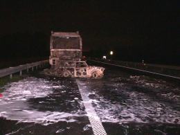 Ciężarówka i trabant z przyczepą spłonęły po wypadku na A4