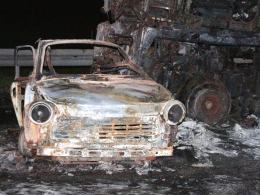 Ciężarówka i trabant z przyczepą spłonęły po wypadku na A4