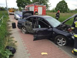 Barierka przebiła auto na wylot. Pasażerowie mieli szczęście.