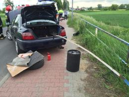Barierka przebiła auto na wylot. Pasażerowie mieli szczęście.