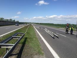 Ciężarówka staranowała barierki na autostradzie A4