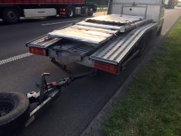 Bus spłonął po zderzeniu z lawetą na autostradzie A4