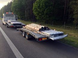 Bus spłonął po zderzeniu z lawetą na autostradzie A4