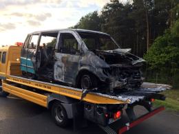 Bus spłonął po zderzeniu z lawetą na autostradzie A4
