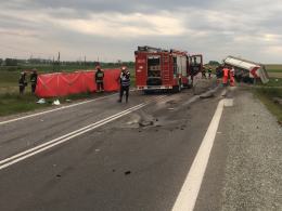 Czołowe zderzenie w Folwarku. Zginął 33-letni kierowca opla.