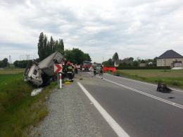 Czołowe zderzenie w Folwarku. Zginął 33-letni kierowca opla.