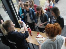 2 tysiące parówek na studenckie śniadanie