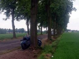 Opel wjechał w drzewo. Kierowca zginął na miejscu.