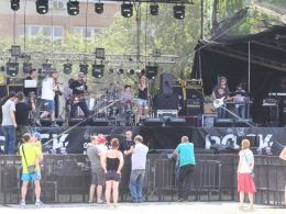 Gwiazdy rocka na błoniach PO. Trwa "Rock Opole 2015".