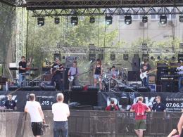 Gwiazdy rocka na błoniach PO. Trwa "Rock Opole 2015".
