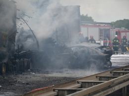 Karambol i pożar na A4. Dwie osoby nie żyją.