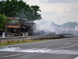 Karambol i pożar na A4. Dwie osoby nie żyją.