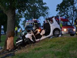 Citroen uderzył w drzewo. 36-letni kierowca zginął na miejscu.