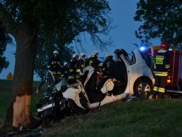 Citroen uderzył w drzewo. 36-letni kierowca zginął na miejscu.