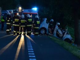 Citroen uderzył w drzewo. 36-letni kierowca zginął na miejscu.
