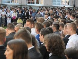 Rozpoczynają się wakacje. Czekali na nie uczniowie i nauczyciele.