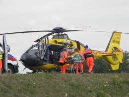 BMW dachowało na autostradzie A4. W akcji śmigłowiec LPR.