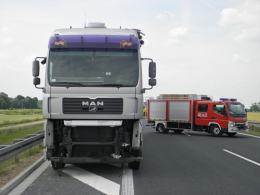 BMW dachowało na autostradzie A4. W akcji śmigłowiec LPR.