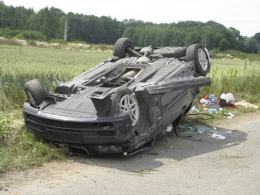 BMW dachowało na autostradzie A4. W akcji śmigłowiec LPR.