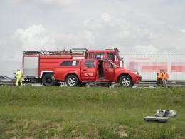 BMW dachowało na autostradzie A4. W akcji śmigłowiec LPR.
