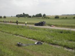 BMW dachowało na autostradzie A4. W akcji śmigłowiec LPR.