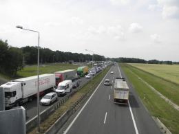 BMW dachowało na autostradzie A4. W akcji śmigłowiec LPR.