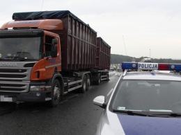 Kierowca auta dostawczego zginął w wypadku na autostradzie