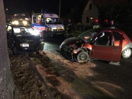 Czołowe zderzenie w Czarnowąsach, dwie osoby ranne