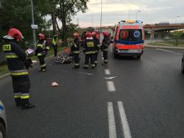Zderzenie samochodu z motorowerem. Ranny 59-latek.