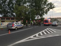 Zderzenie samochodu z motorowerem. Ranny 59-latek.