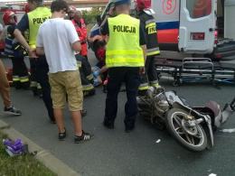 Zderzenie samochodu z motorowerem. Ranny 59-latek.