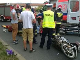 Zderzenie samochodu z motorowerem. Ranny 59-latek.