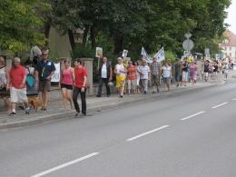 Kilkaset osób protestowało przeciw nowej trasie przez Pasiekę