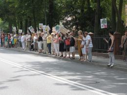 Kilkaset osób protestowało przeciw nowej trasie przez Pasiekę