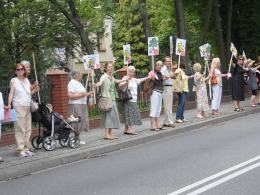 Kilkaset osób protestowało przeciw nowej trasie przez Pasiekę