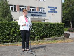 Beata Szydło zorganizowała briefing i spotkanie z mieszkańcami pod wygaszanym Nauczycielskim Kolegium Języków Obcych.