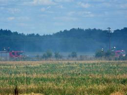 Strażacy gaszą płonące ścierniska i zboża na Opolszczyźnie