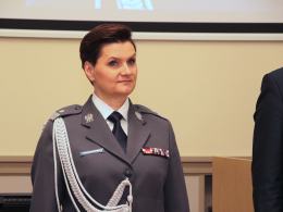 Nadinsp. Irena Doroszkiewicz witana z honorami w opolskiej komendzie