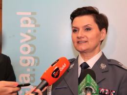 Nadinsp. Irena Doroszkiewicz witana z honorami w opolskiej komendzie